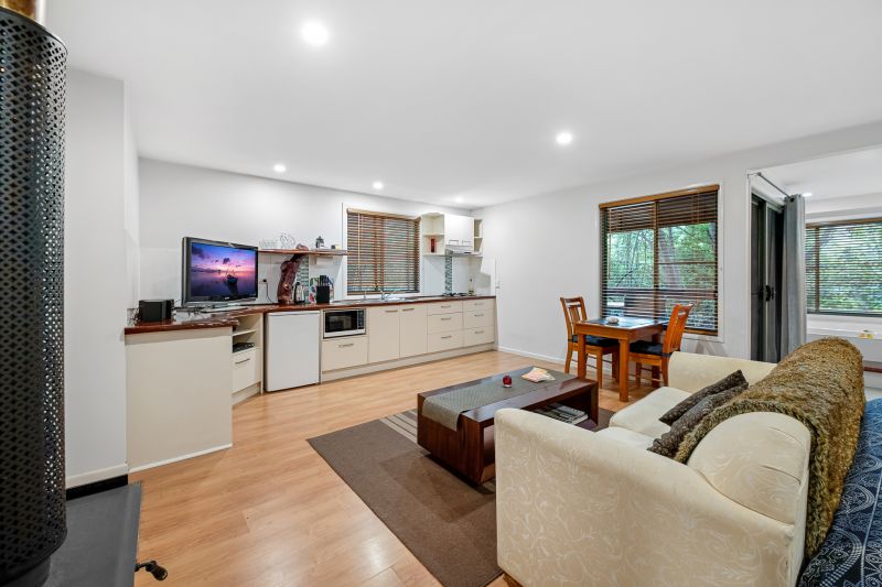 Five Luxury Cottages Plus Manager's Home In The Sunshine Coast Hinterland!