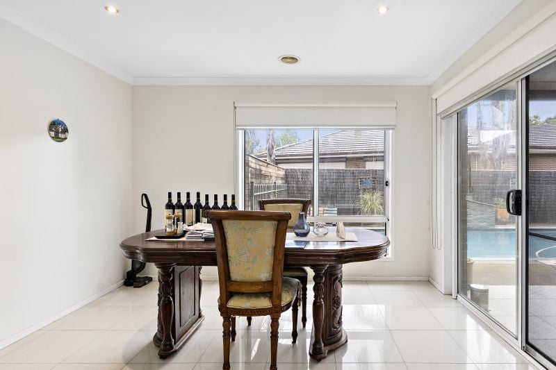 11 Hawkstowe Parade, South Morang