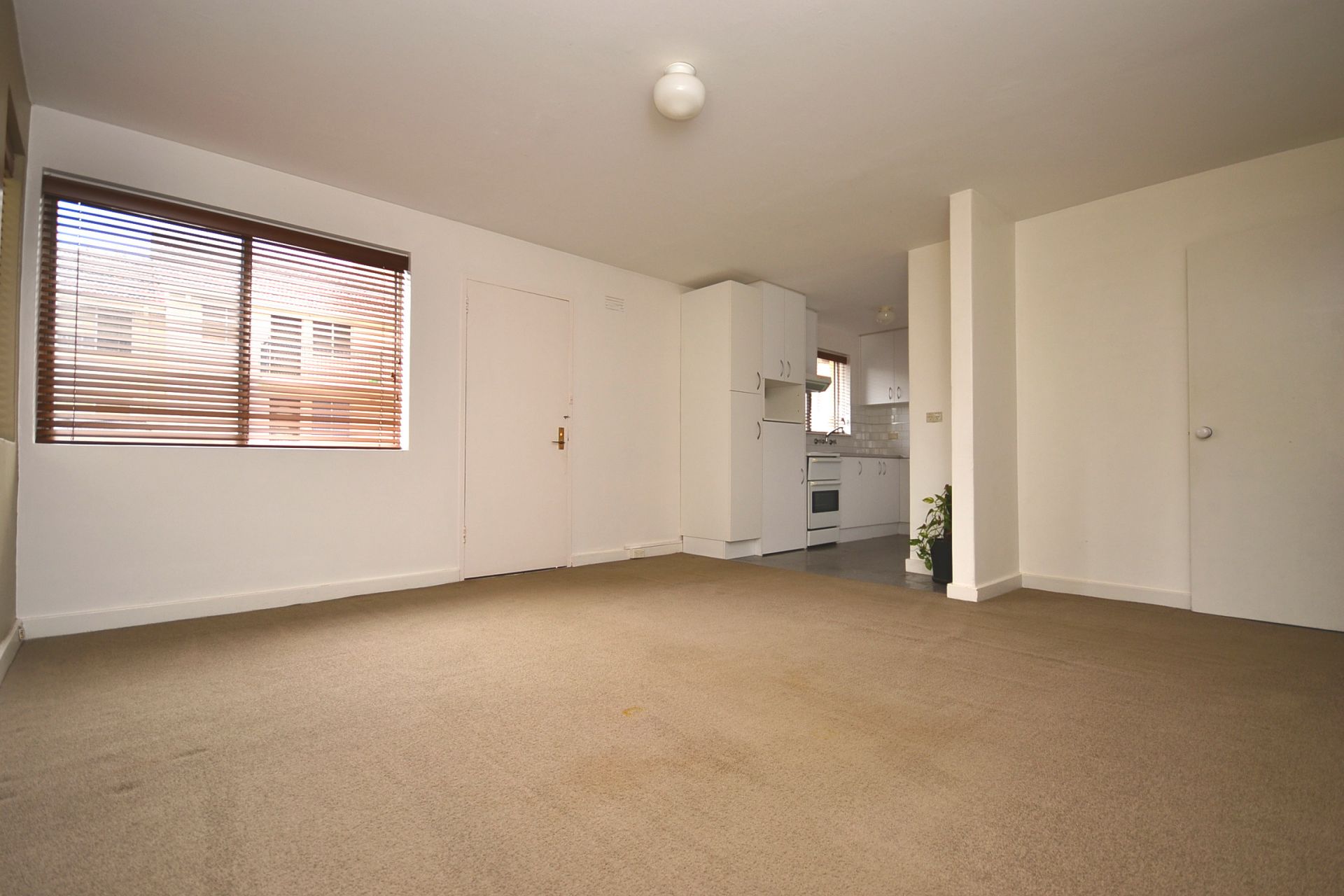 CUTE, COSY AND CONVENIENTLY LOCATED