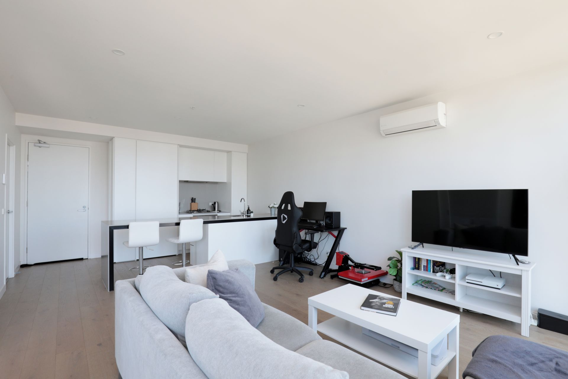 1903/89 Gladstone Street, South Melbourne - Thumbnail 2