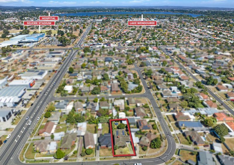 28 Pauls  Crescent, Wendouree, Wendouree - Thumbnail 2
