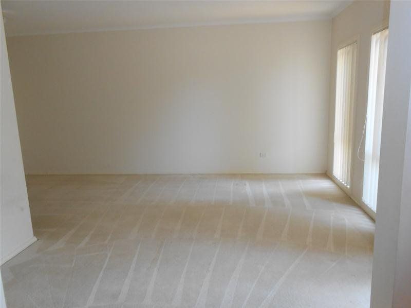 IDEALLY LOCATED, CLOSE TO PUBLIC TRANSPORT & RMIT