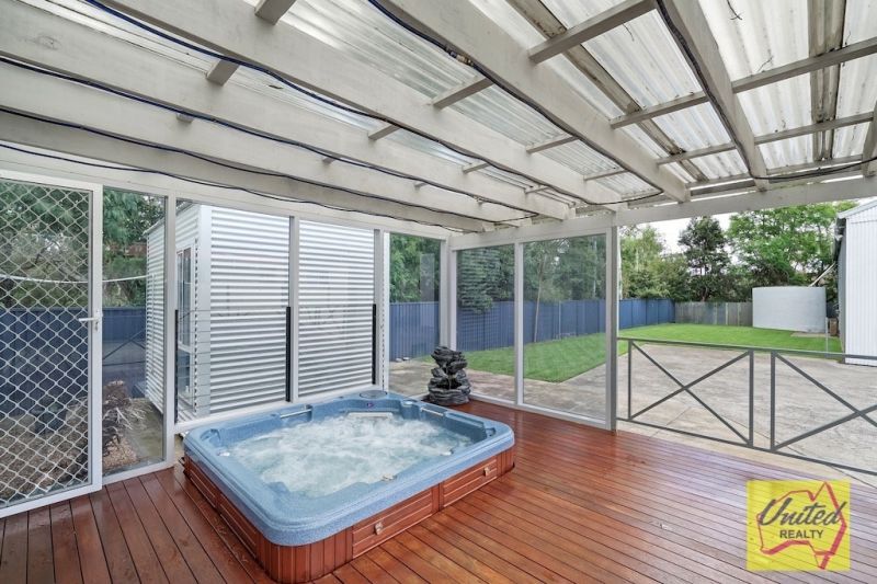 25 McIntosh Street, The Oaks United Realty