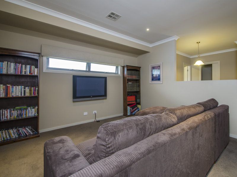 28 Seaview Crescent, Seaholme - Thumbnail 8