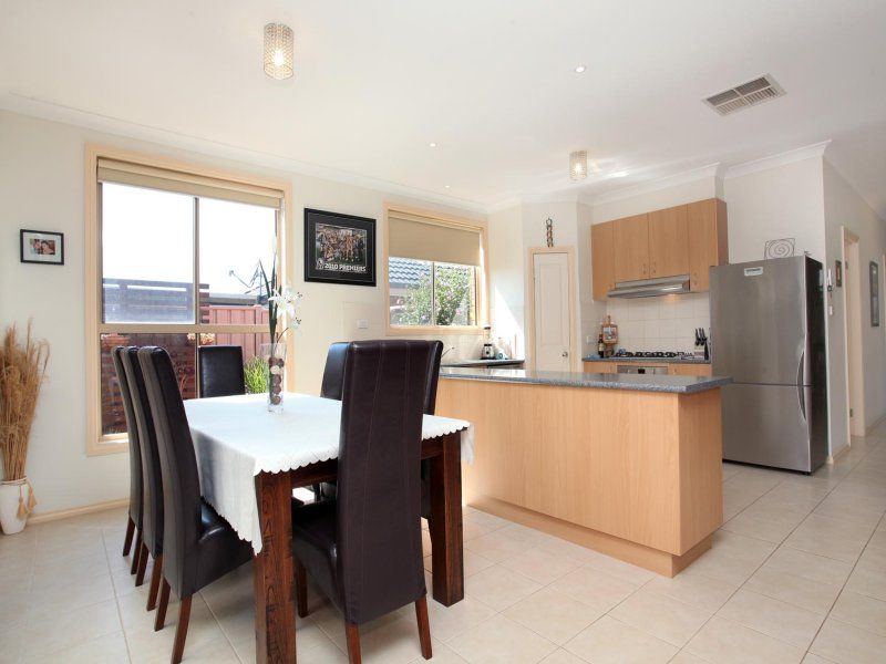 17 Gisborne Way, Caroline Springs - Thumbnail 6