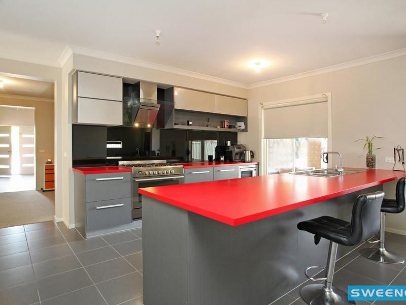 14 Flinders Place, Caroline Springs - Thumbnail 3