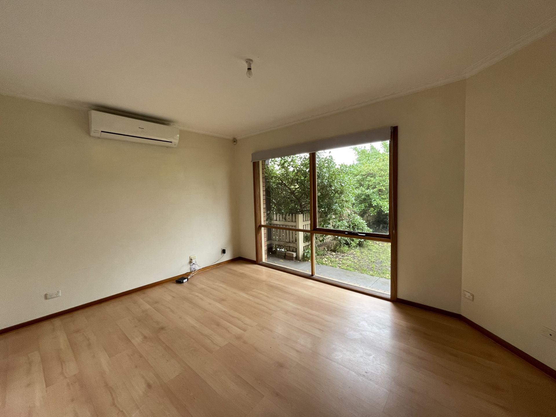 Charming Unit in an Ideal Location!