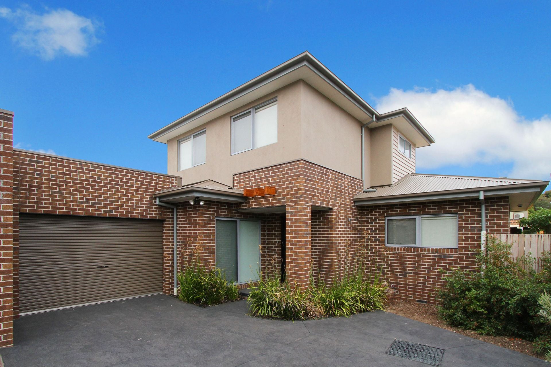 CONTEMPORARY LIVING AT ITS BEST