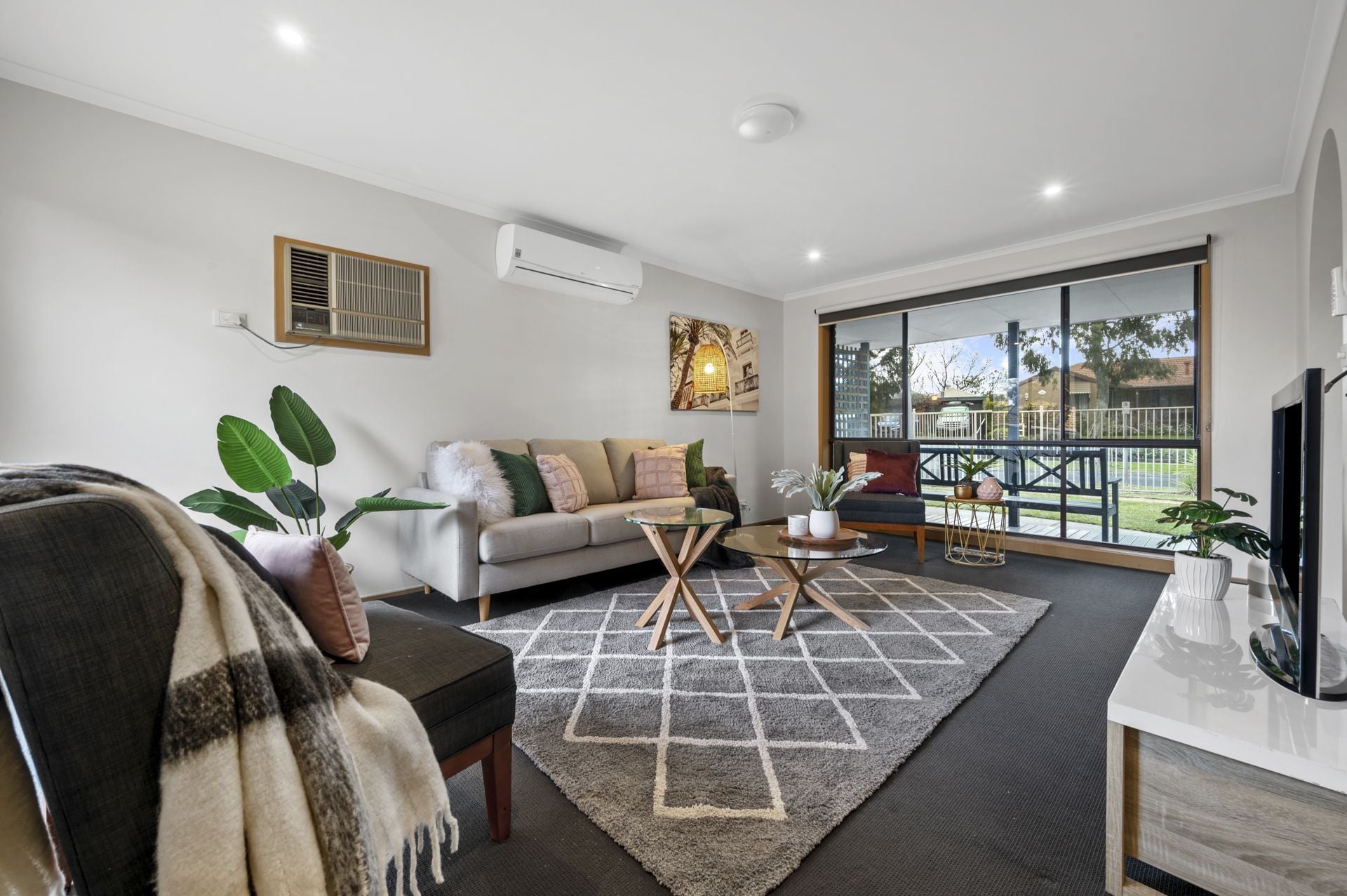 DUAL LIVING -  4 BEDROOMS, 2 BATHROOMS FAMILY HOME