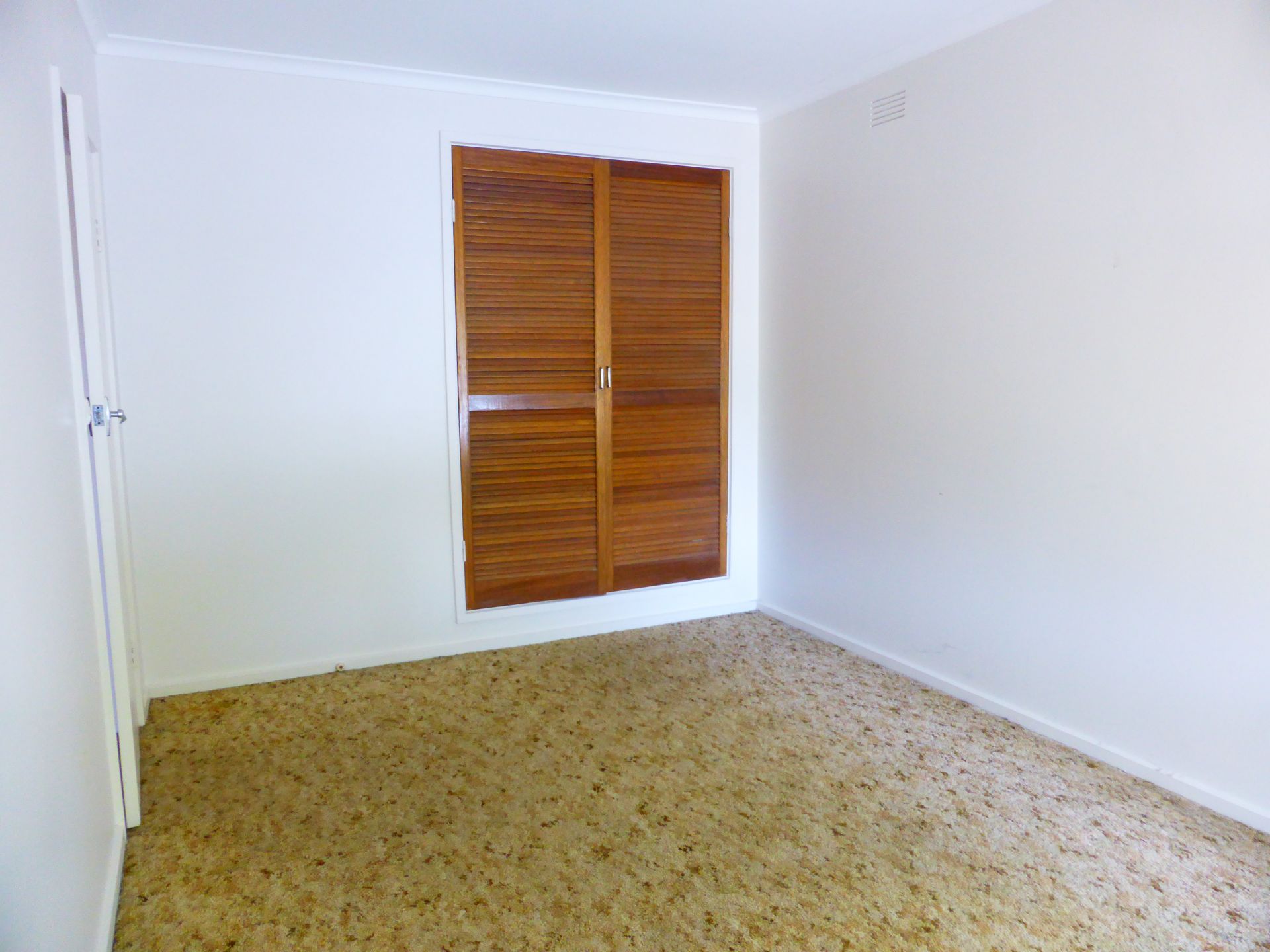 Cosy Unit With Plenty Of Space To Offer!