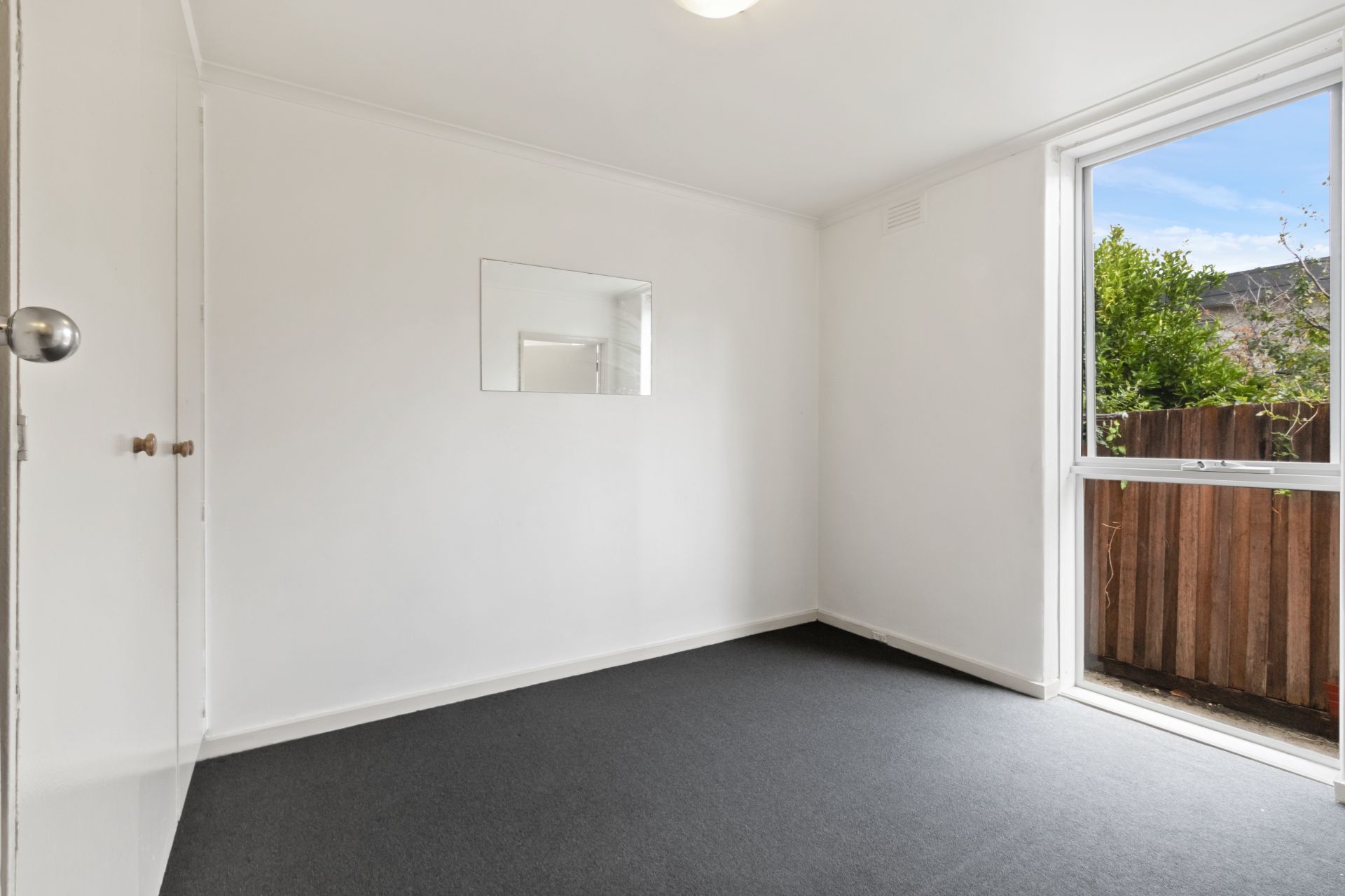 Walking Distance To High Street!