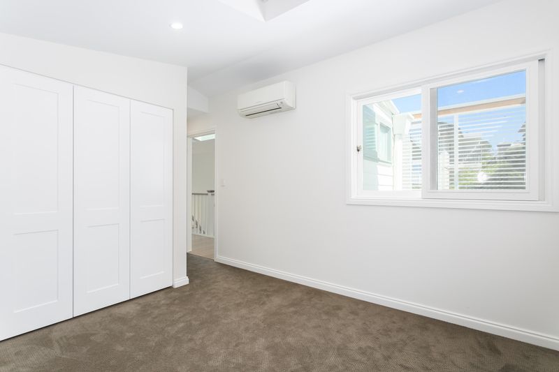Sophisticated Annandale Terrace  Like Brand New!