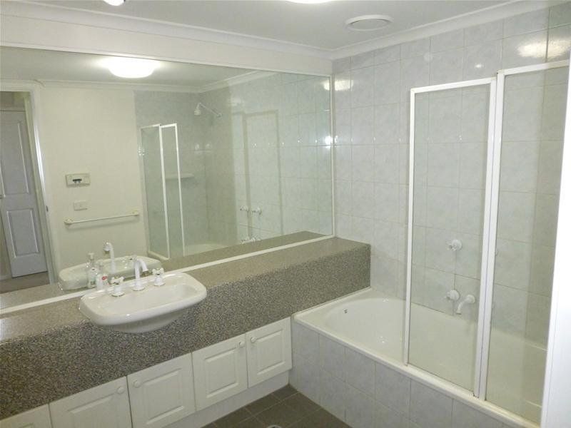 Walking Distance to Hospitals and Transport!