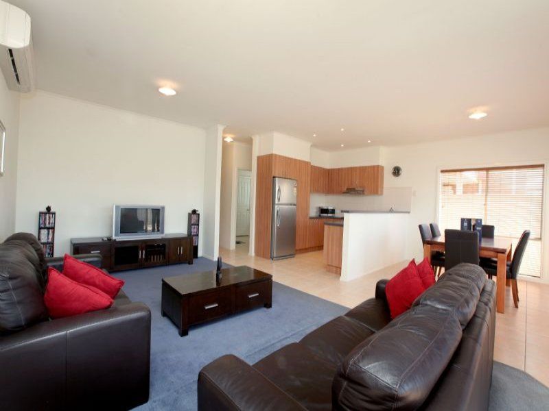 6 Millstream Way, Caroline Springs - Thumbnail 3