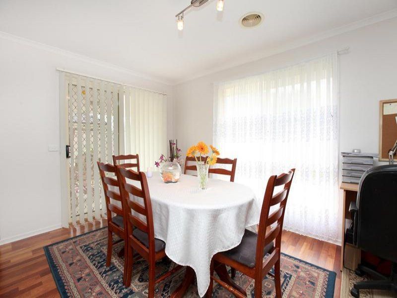 18 Holcolme Street, Caroline Springs - Thumbnail 6