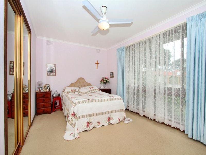 WALK TO EVERYTHING- FANTASTIC LOCATION!