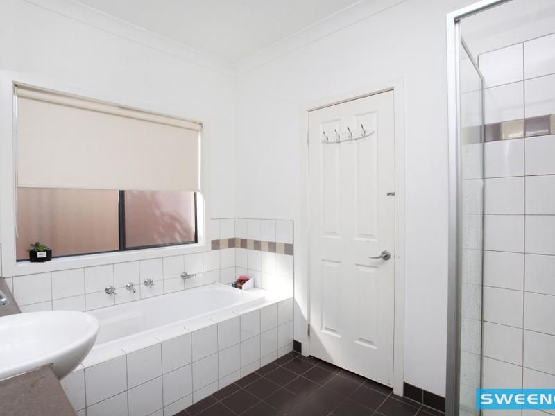 7 Lyme Park Circle, Caroline Springs - Thumbnail 8