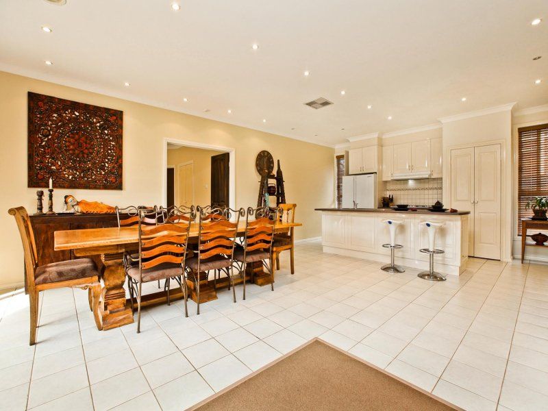 11 Lauricella Place, Caroline Springs - Thumbnail 4
