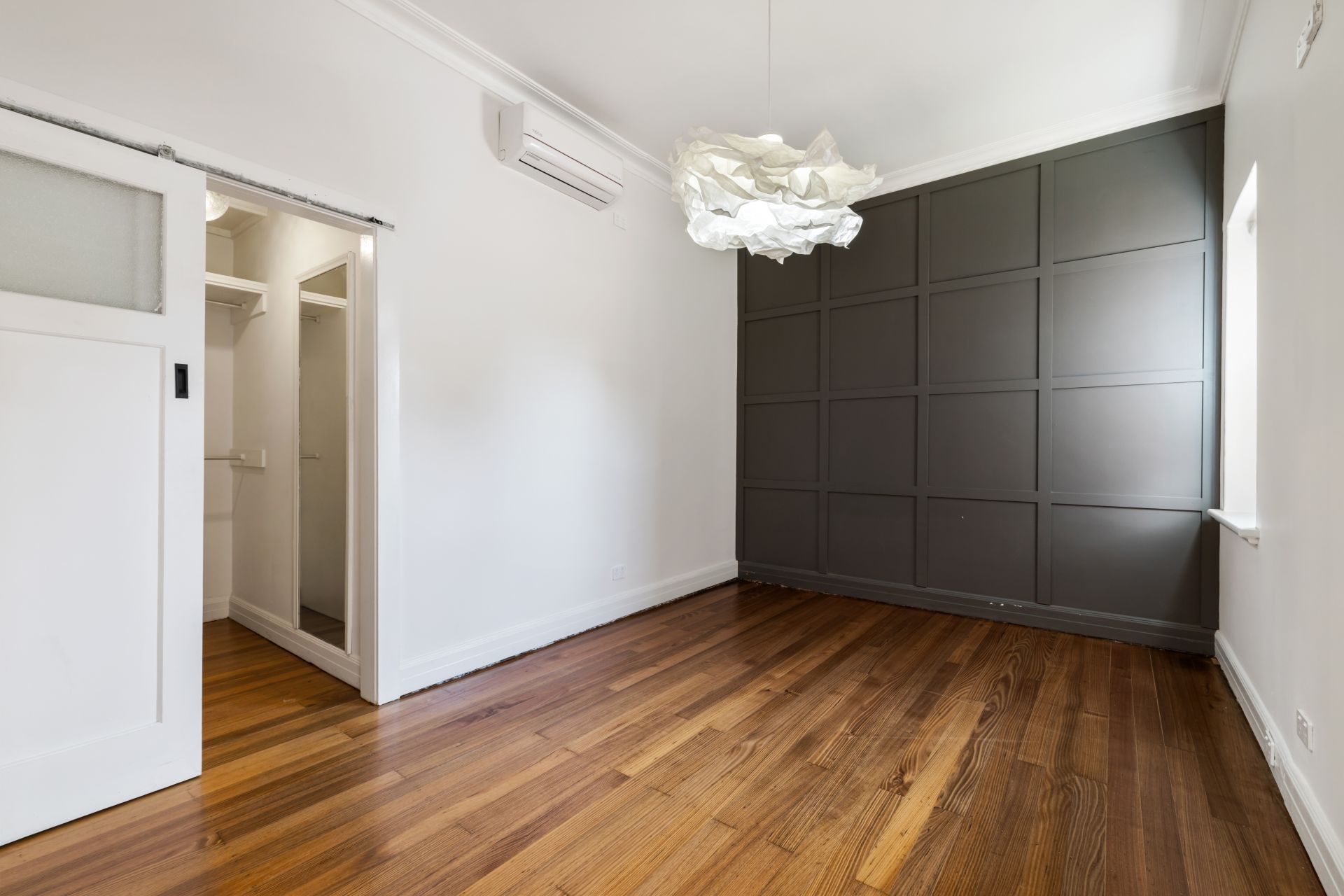 Large apartment in Ideal Locale - ENTRY VIA RUSSELL STREET (COBURG LEISURE CENTRE)