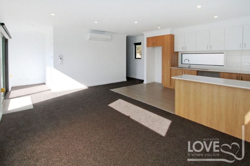 4/10 Ralph Street, Reservoir