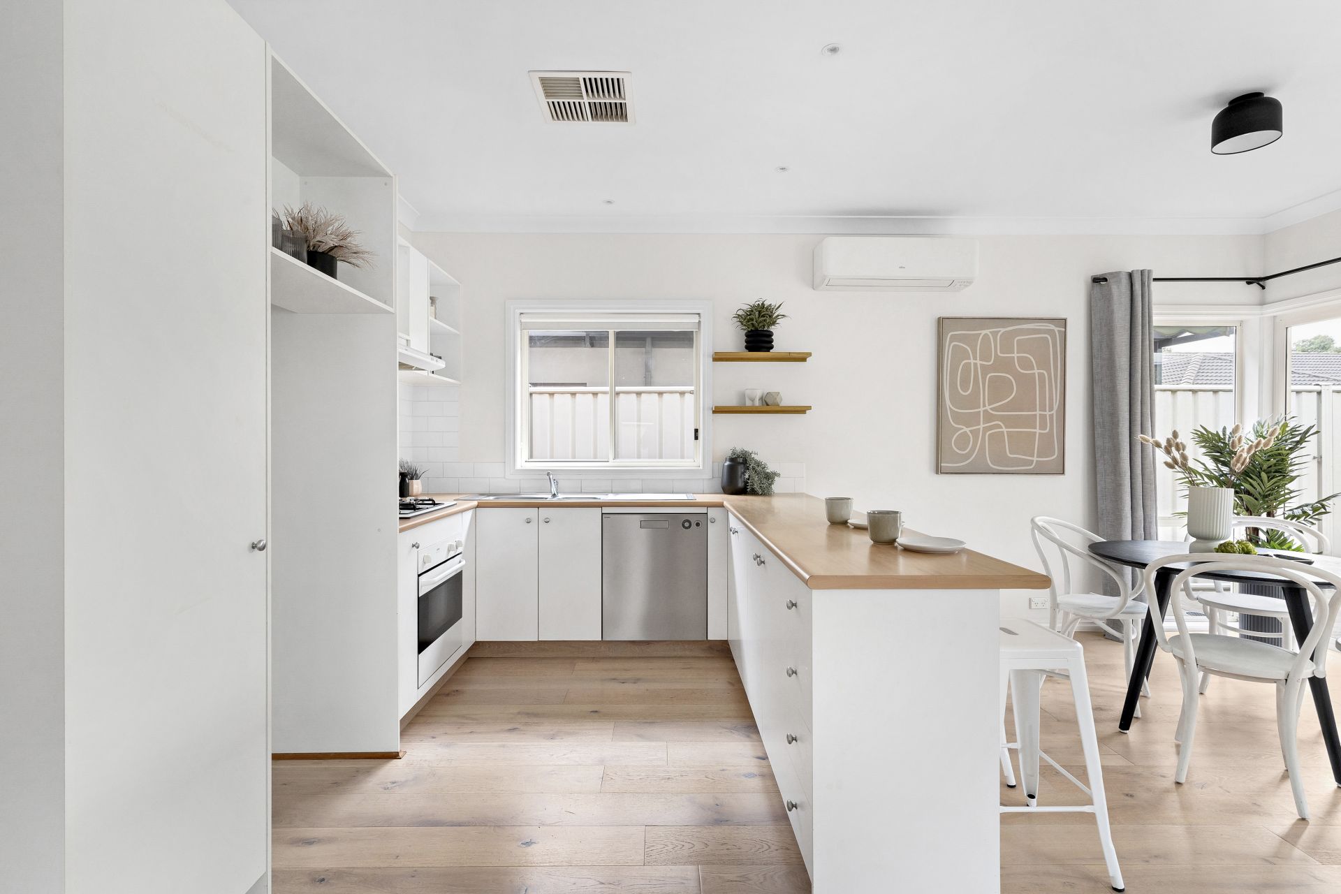 14 Cleland Way, Caroline Springs - Thumbnail 4