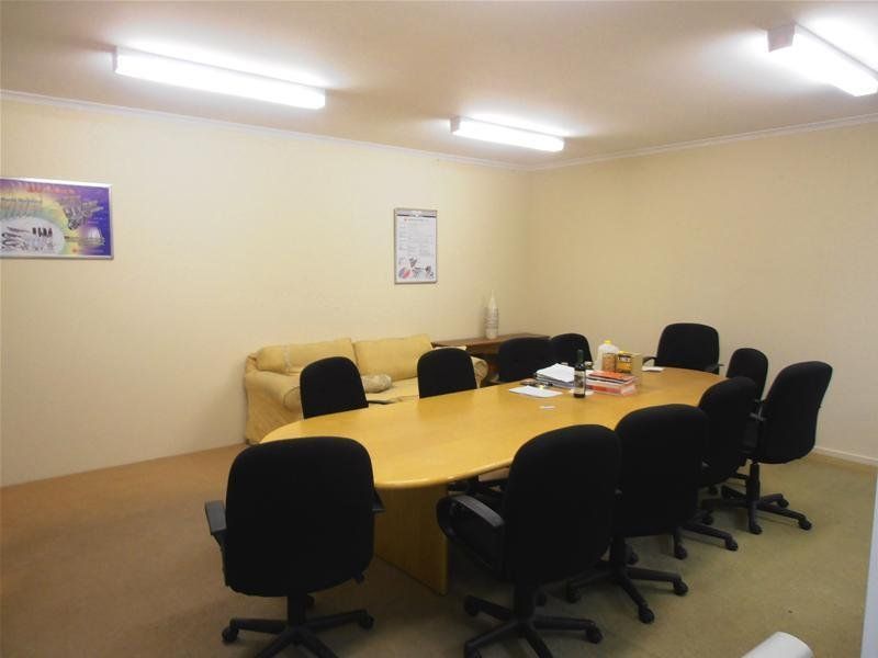 OFFICE/WAREHOUSE/SHOWROOM!!