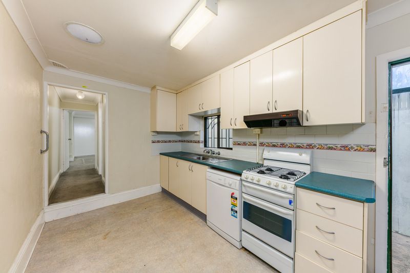 Pet Friendly Annandale Semi with Lock up Garage