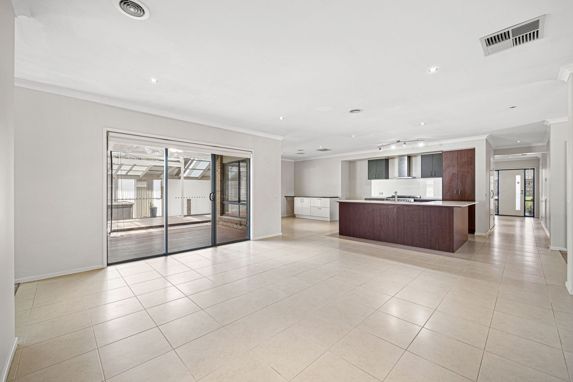 35 Scarborough Crescent Melton West VIC, Melton West - Thumbnail 3