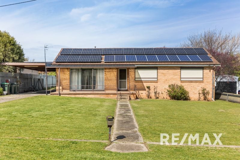 JUNEE 17 Crown Street