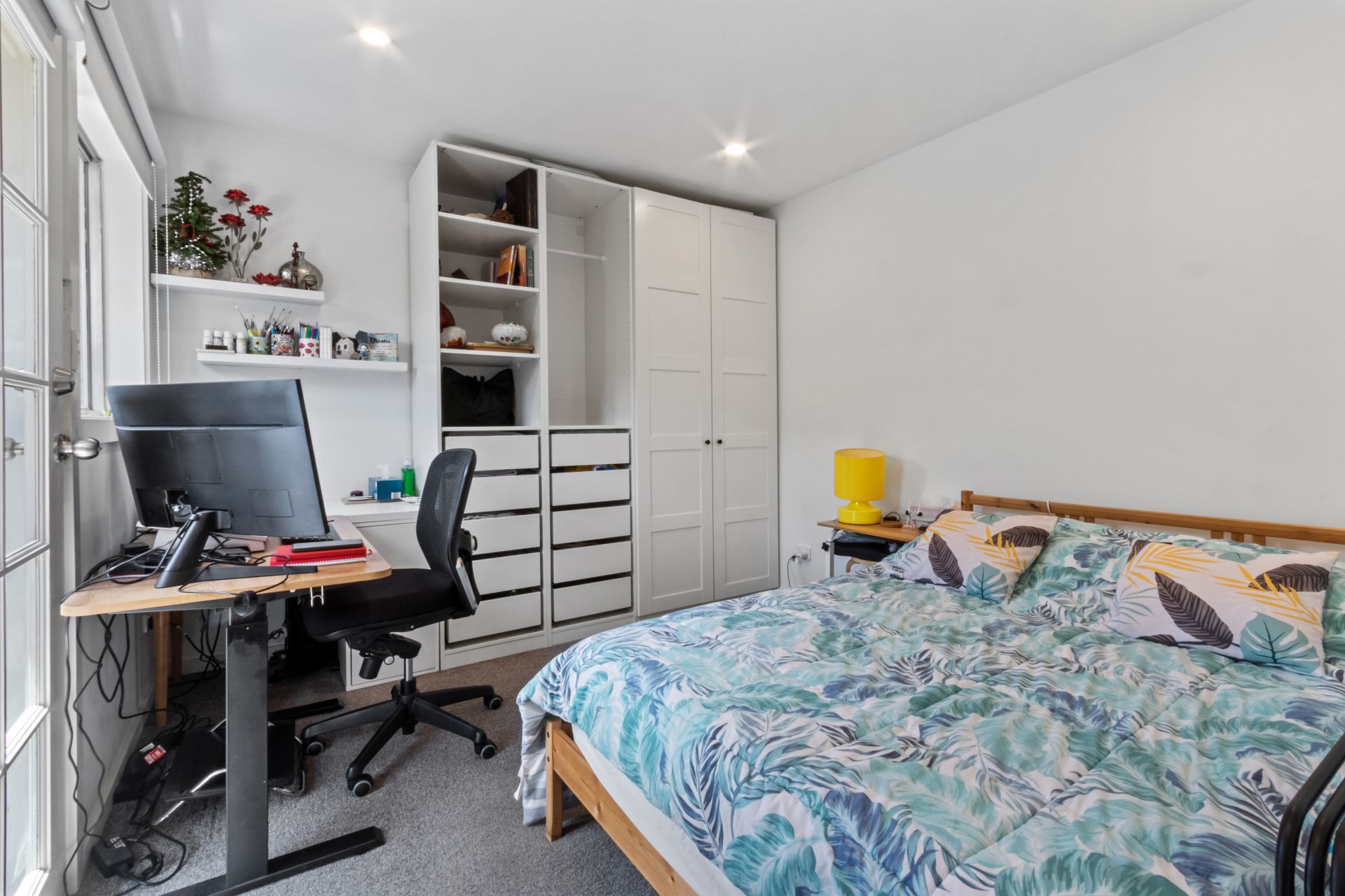 Stunning Unit in Ideal Location
