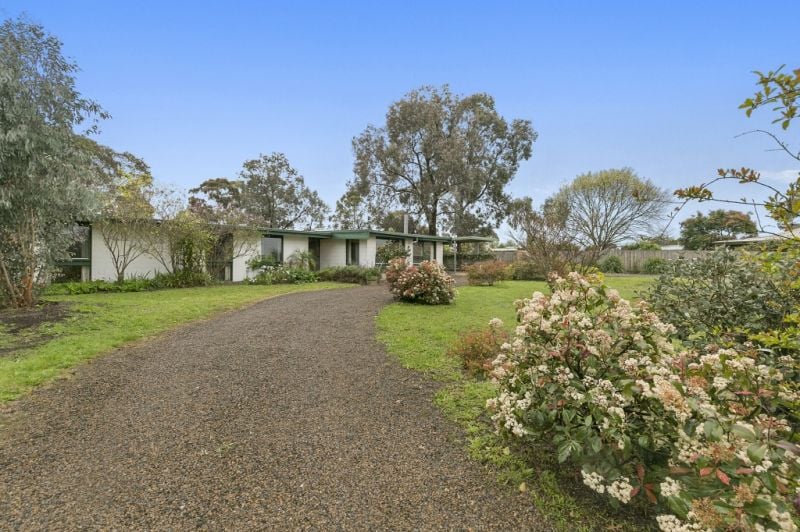 39 Forest Street, YARRA GLEN Noble Knight