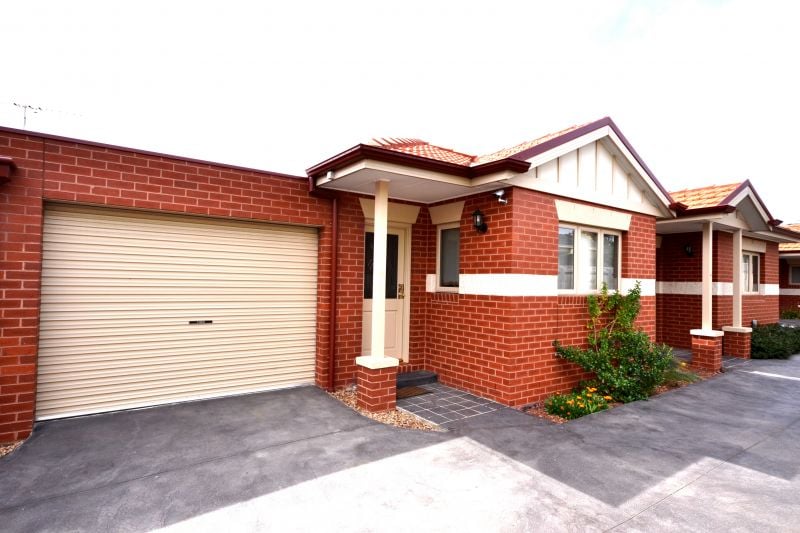 2/2 Best Street, Reservoir