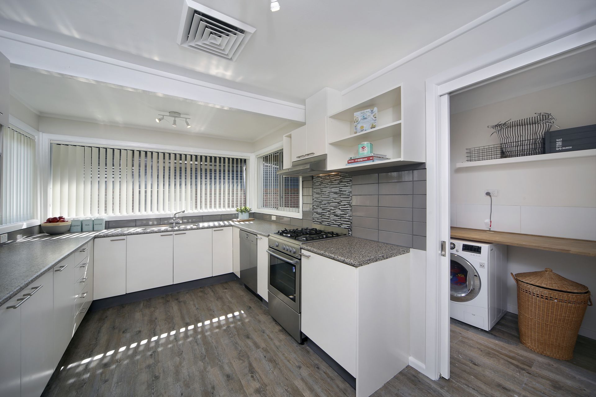 19 Delia Parade, Engadine, Engadine - Thumbnail 5