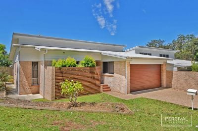 STYLISH AND CONVENIENT VILLA WITH BUSHLAND BACKDROP!