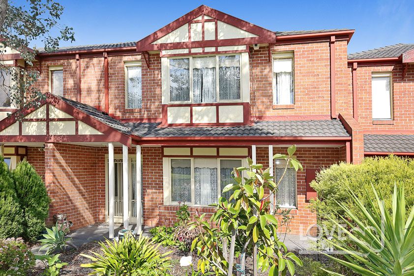BEAUTIFULLY PRESENTED 3 BEDROOM TOWNHOUSE