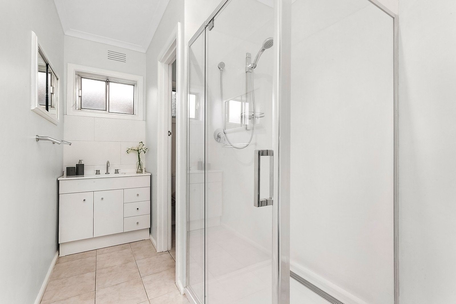 PERFECTLY POSITIONED LOW MAINTENANCE LIVING!