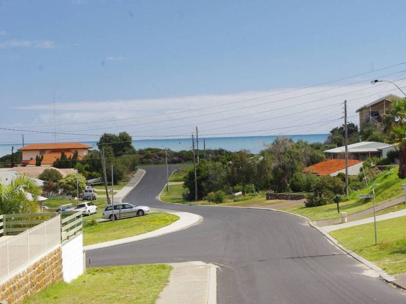 Real Estate For Sale 17 Carleen Avenue Binningup , WA