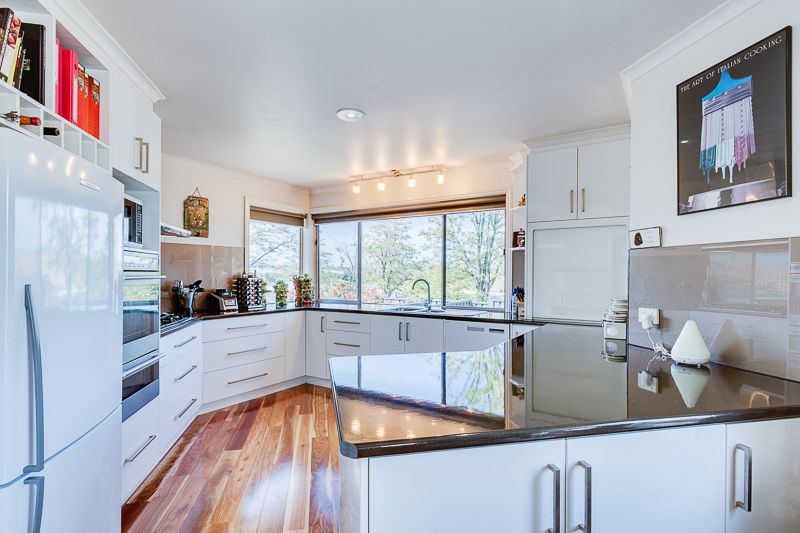 49 Clifton Drive, Bacchus Marsh - Thumbnail 4