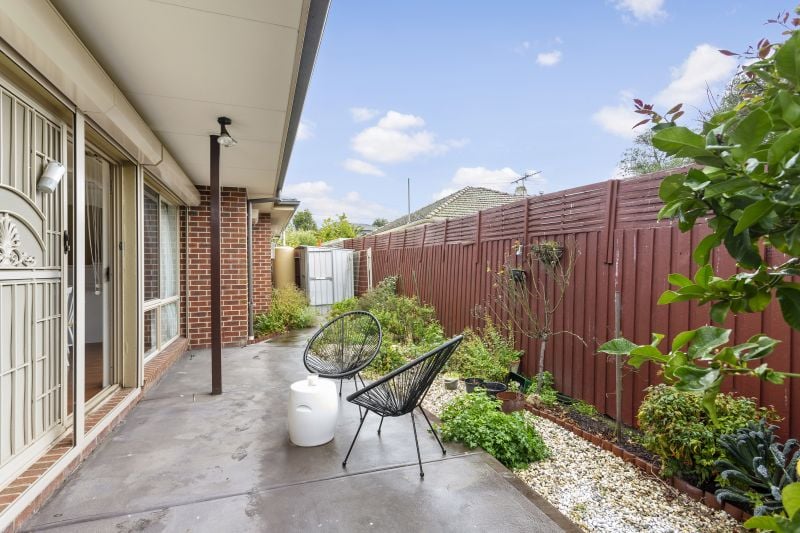 2/4 Perkin Avenue, Pascoe Vale