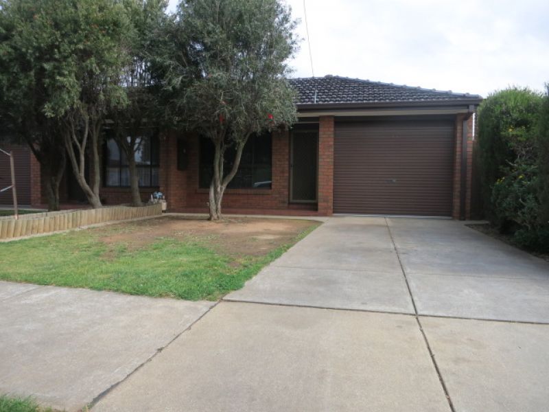 1/8 Sheringham Drive, Werribee OBrien Real Estate