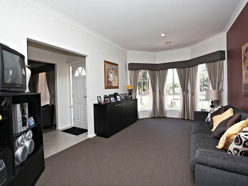 22 Tenterfield Drive, Burnside Heights - Thumbnail 6