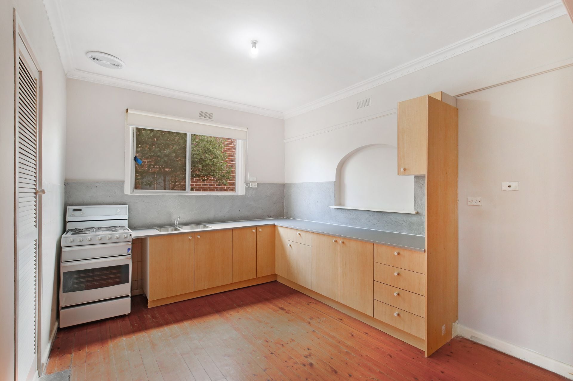 WELL PRESENTED FAMILY HOME!