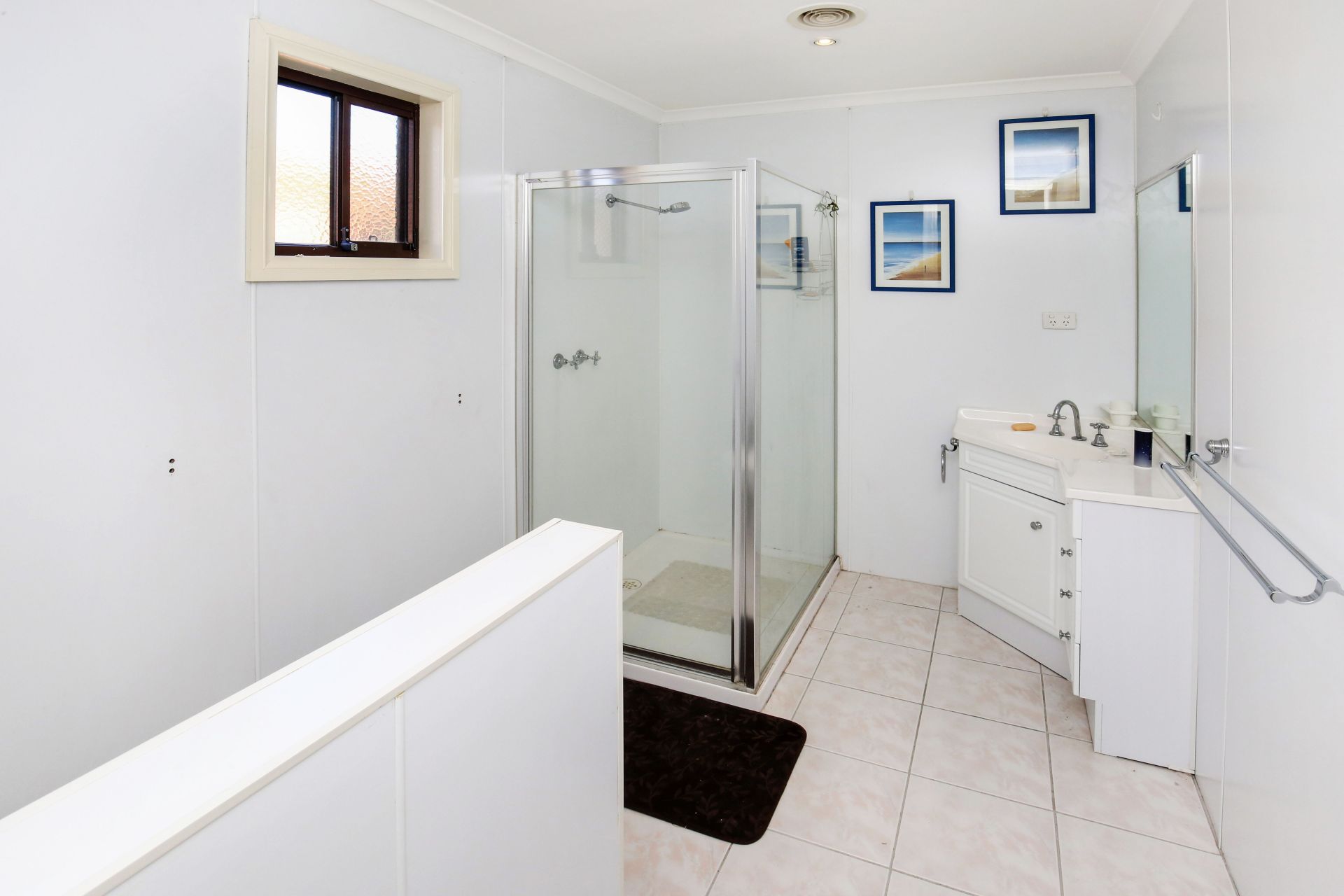 Superb Living In Supersized Surrounds