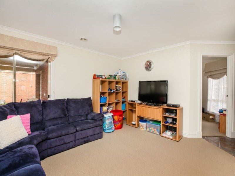 14 Yendon Close, Caroline Springs - Thumbnail 6