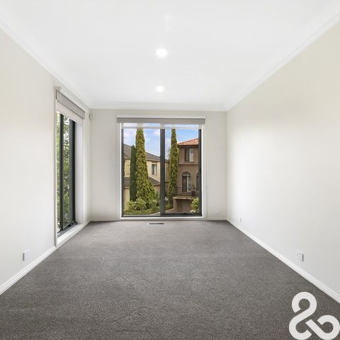 **Executive Family Luxury Living in Ivanhoe**