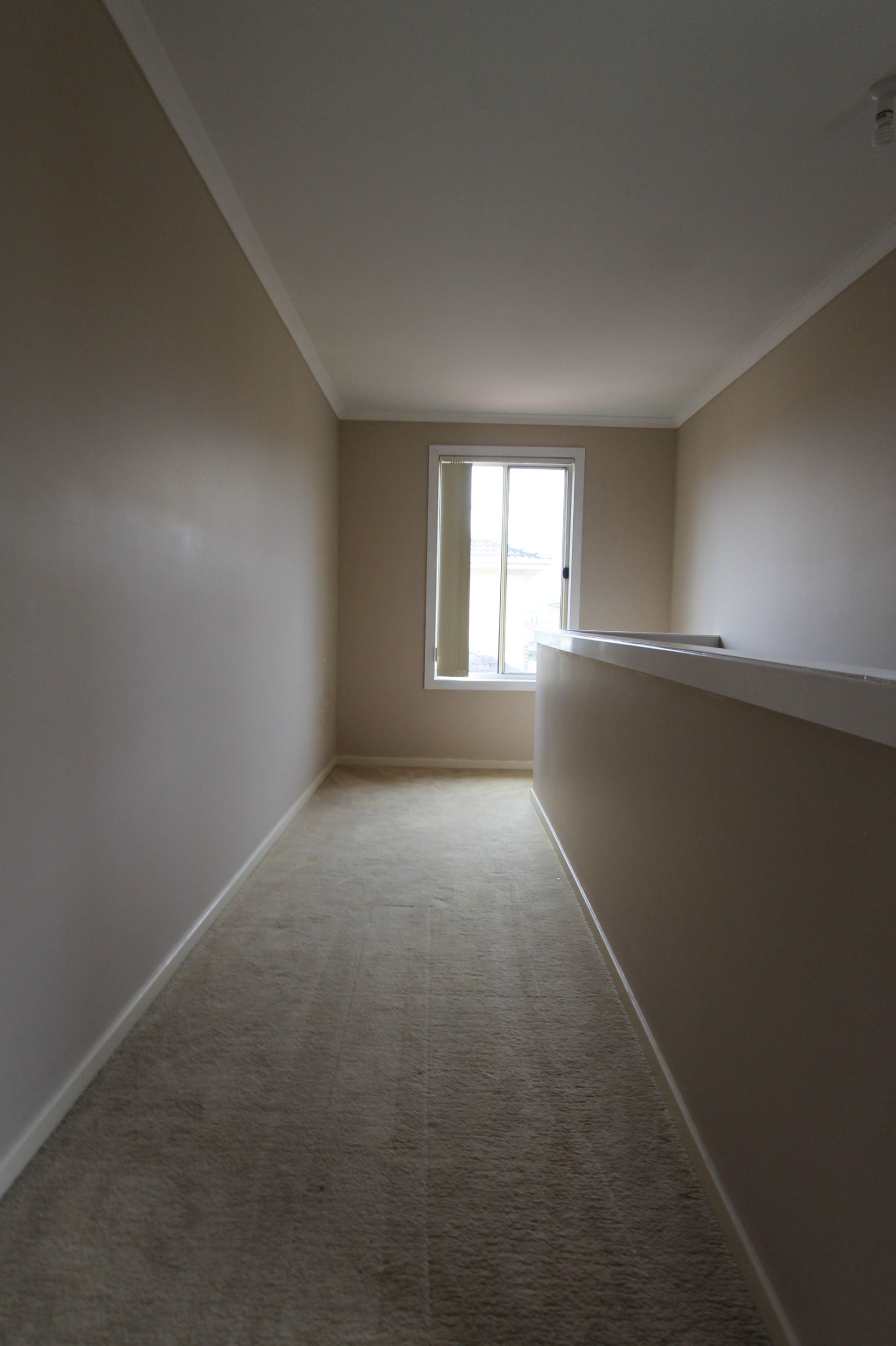 MODERN FRESHLY PAINTED TOWNHOUSE AT THE RIGHT PRICE !!!