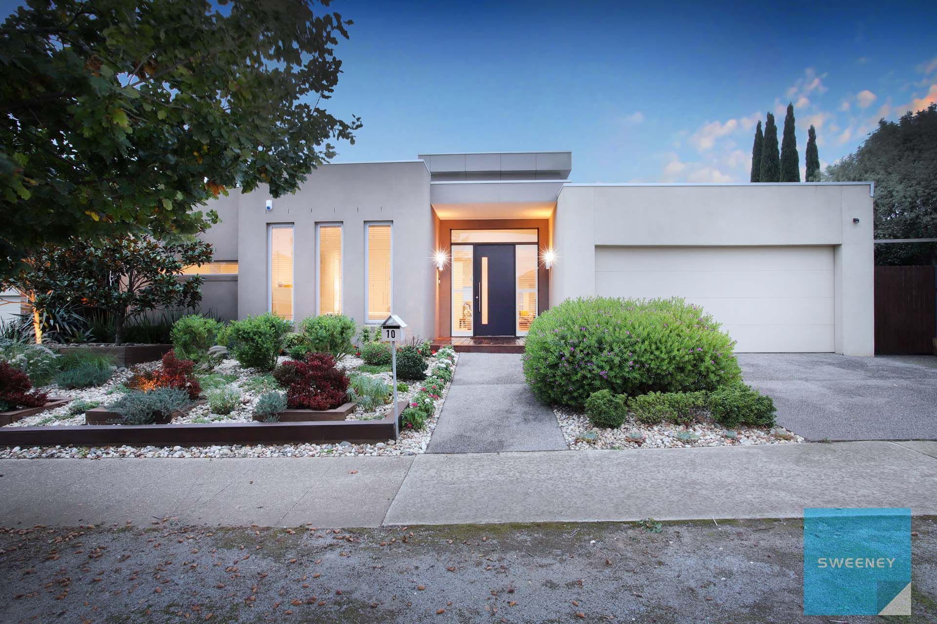10 Glen Drouitt Drive, Caroline Springs - Thumbnail 2
