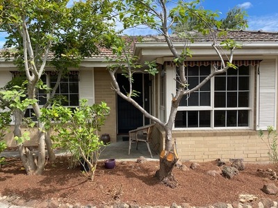 Great Location walk to shops and Tram