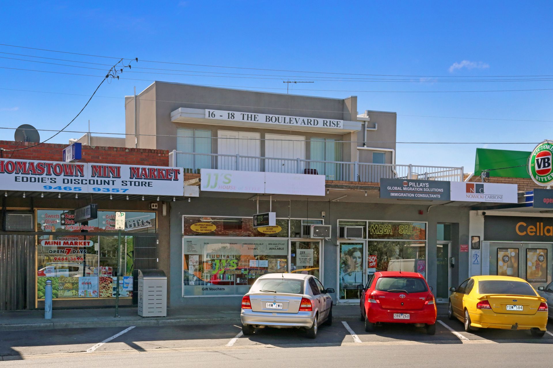 WALKING DISTANCE TO THOMASTOWN TRAIN STATION