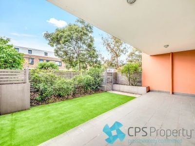 STYLISHLY UPDATED ONE BEDROOM GARDEN RESIDENCE IN RESORT-STYLE COMPLEX